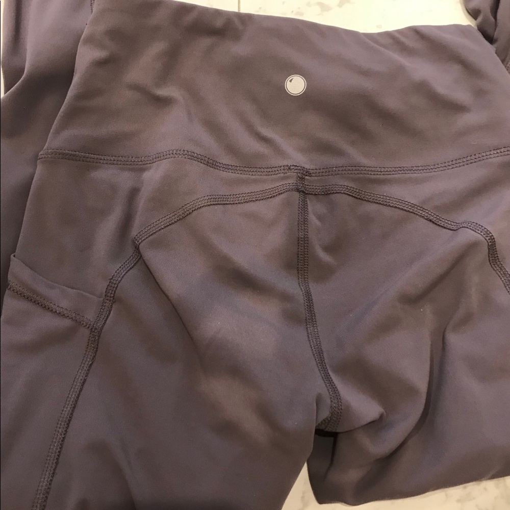 3/$12✨Yogalicious purple gray leggings pockets